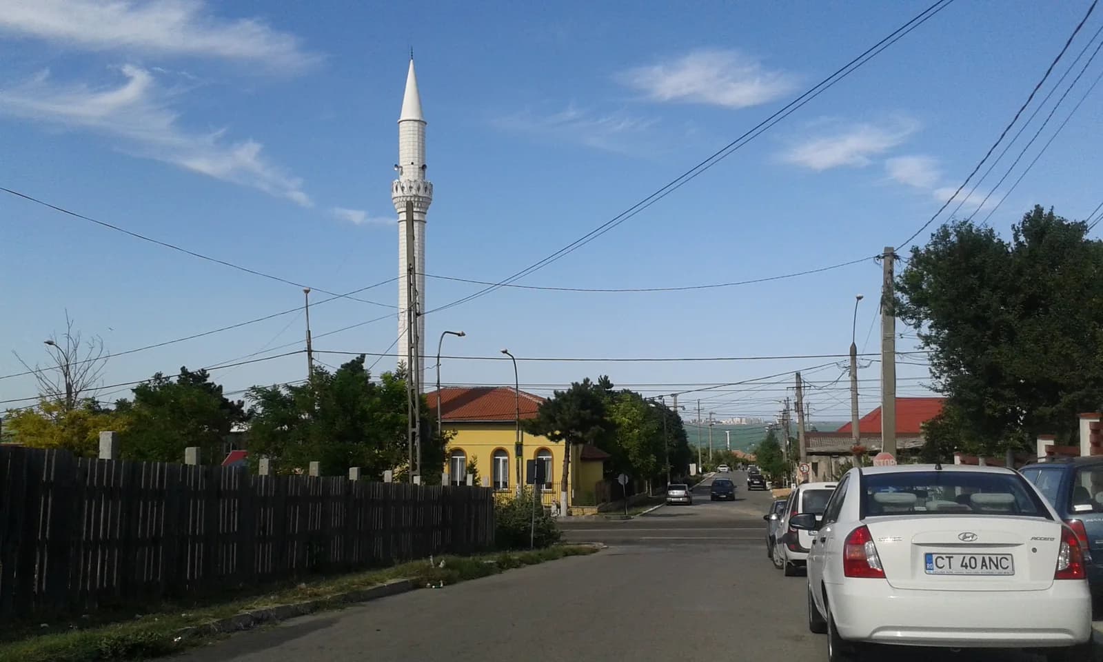 Stradă și biserică în Palazu Mare, Constanța