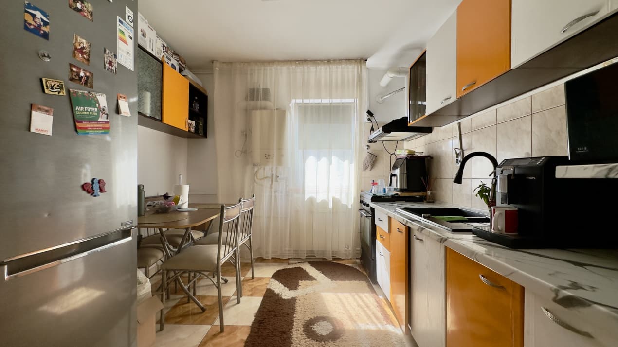Apartament 4 camere, etaj intermediar, zona CET – ideal pentru familie — fotografie a proprietății 3