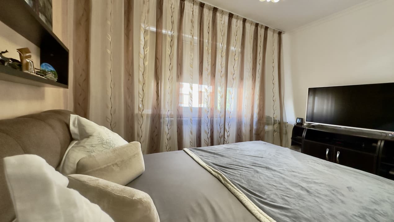 Apartament 4 camere, etaj intermediar, zona CET – ideal pentru familie — fotografie a proprietății 13