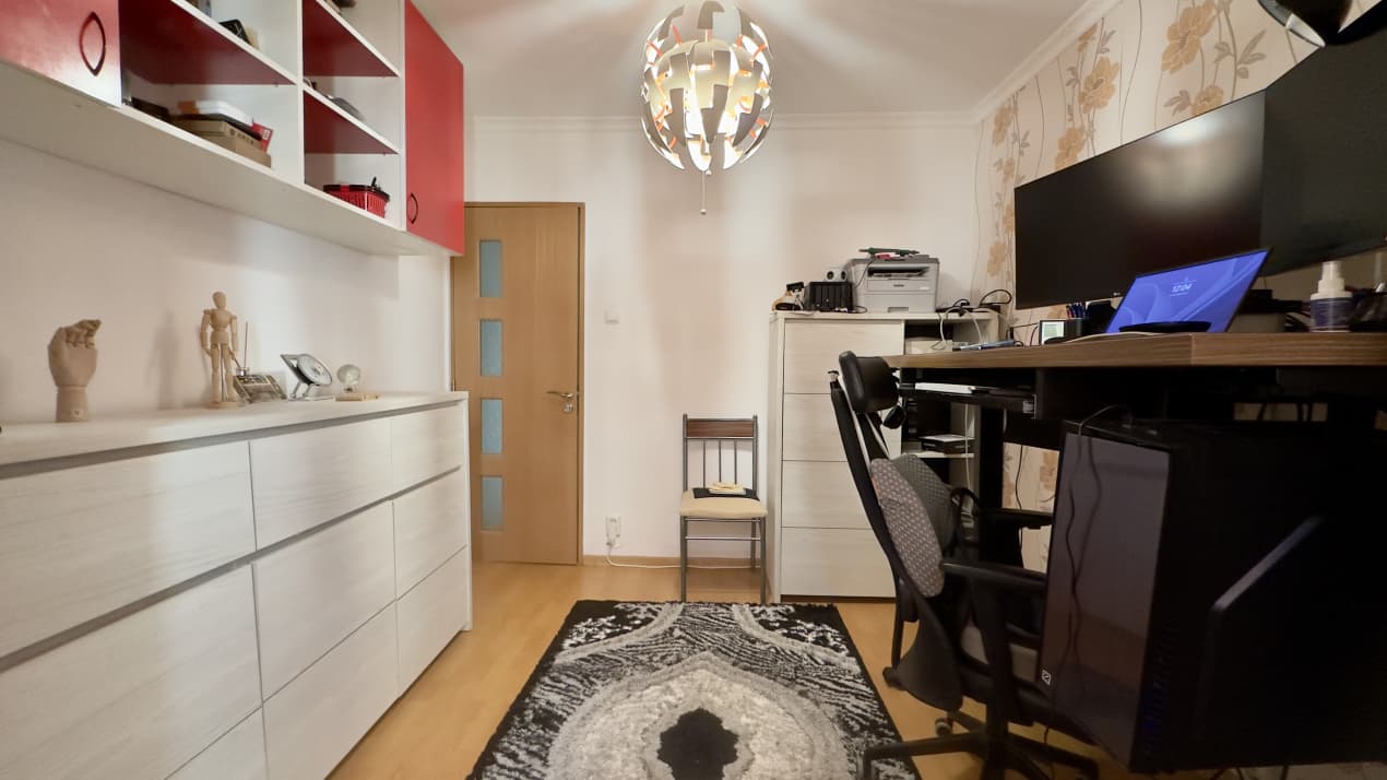 Apartament 4 camere, etaj intermediar, zona CET – ideal pentru familie — fotografie a proprietății 14