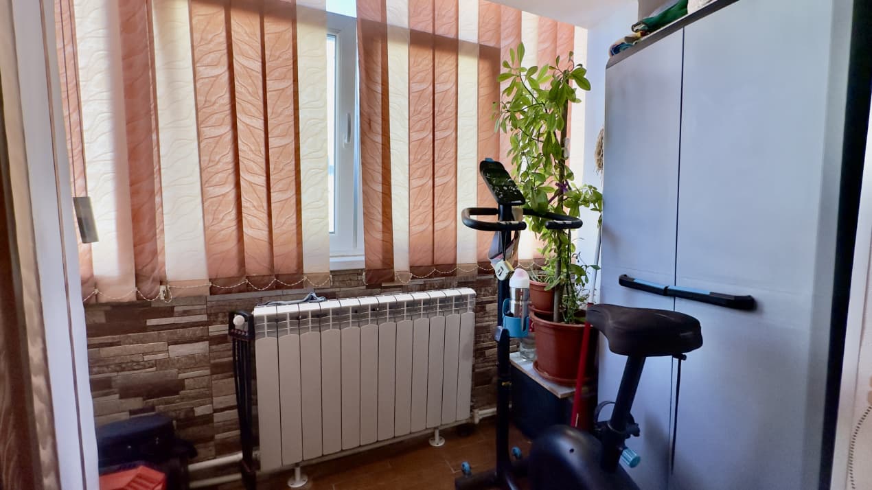 Apartament 4 camere, etaj intermediar, zona CET – ideal pentru familie — fotografie a proprietății 15