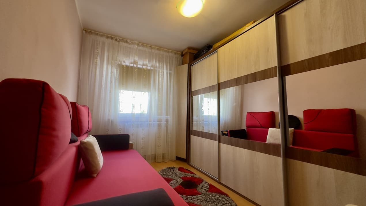 Apartament 4 camere, etaj intermediar, zona CET – ideal pentru familie — fotografie a proprietății 16