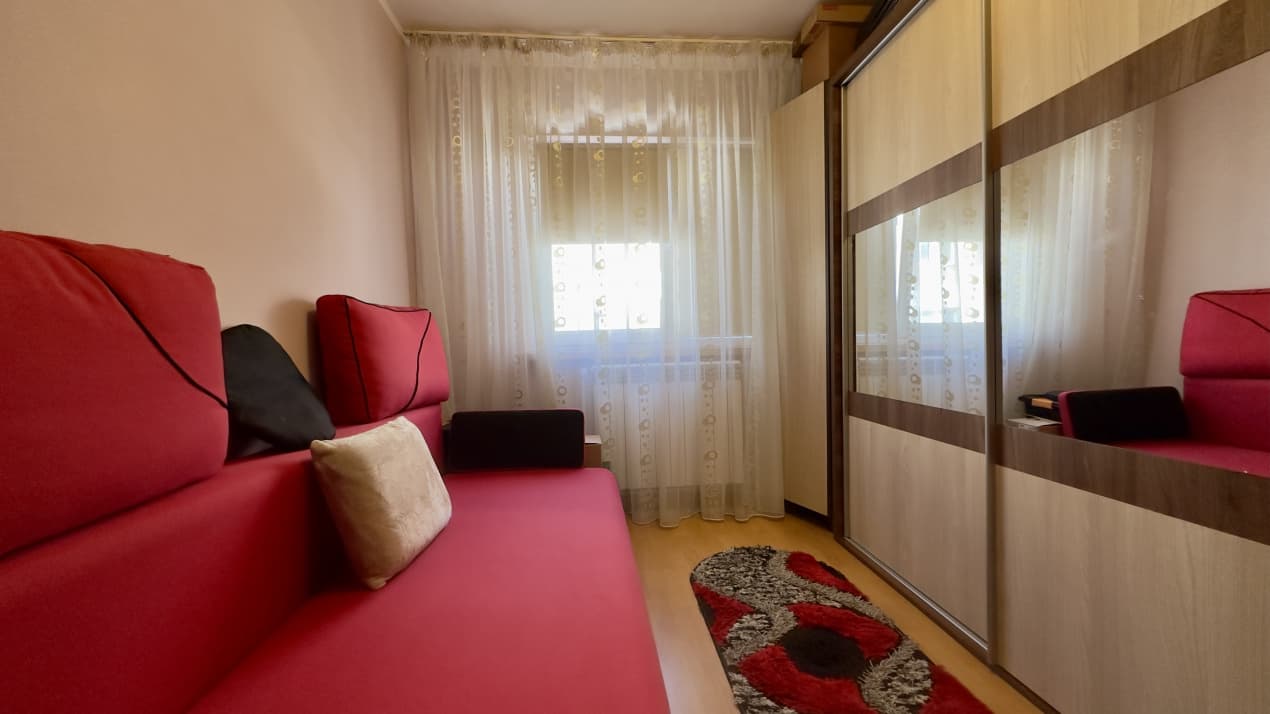 Apartament 4 camere, etaj intermediar, zona CET – ideal pentru familie — fotografie a proprietății 4